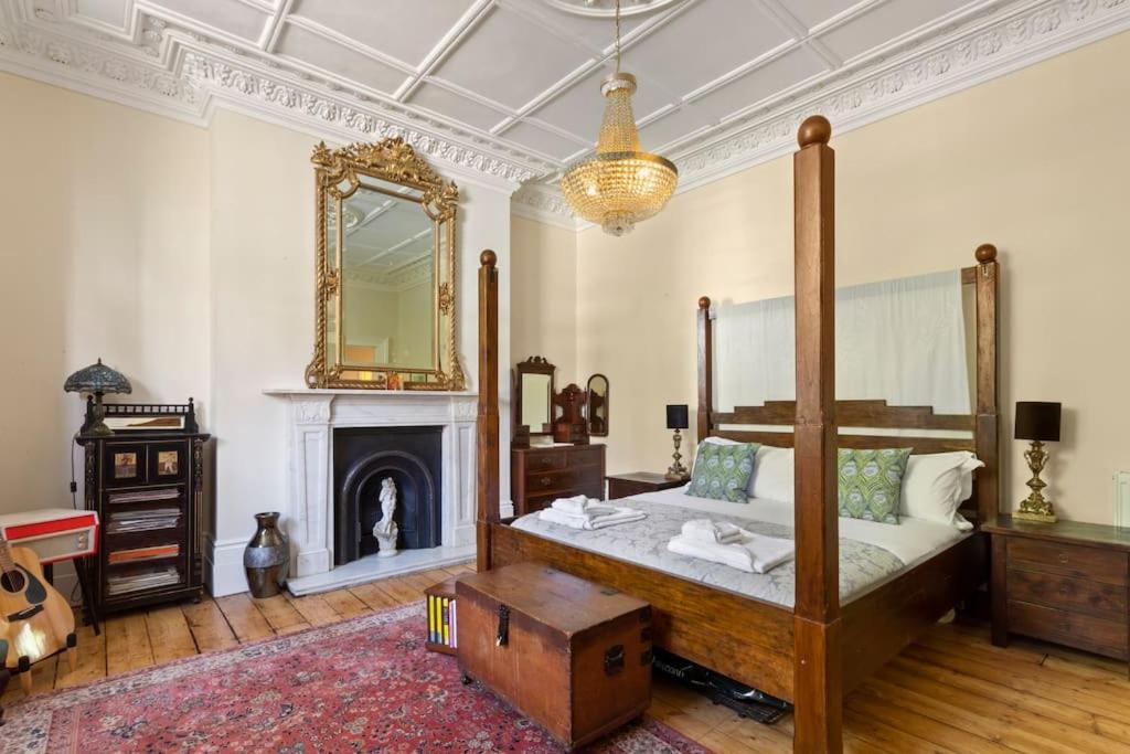 Appartamento Luxurious Victorian, A Few Minutes From The Beach - Sleeps 2 Adults And Up To 3 Children St Leonards-on-Sea Esterno foto
