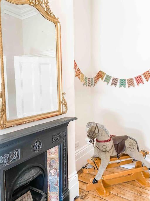 Appartamento Luxurious Victorian, A Few Minutes From The Beach - Sleeps 2 Adults And Up To 3 Children St Leonards-on-Sea Esterno foto