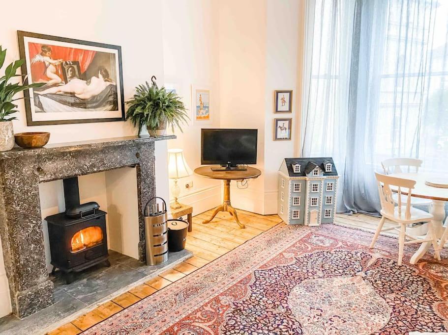 Appartamento Luxurious Victorian, A Few Minutes From The Beach - Sleeps 2 Adults And Up To 3 Children St Leonards-on-Sea Esterno foto