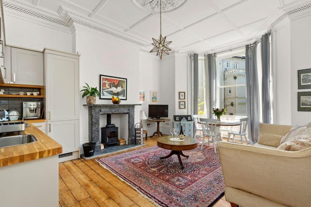 Appartamento Luxurious Victorian, A Few Minutes From The Beach - Sleeps 2 Adults And Up To 3 Children St Leonards-on-Sea Esterno foto