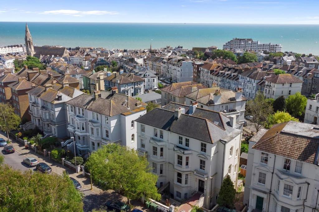 Appartamento Luxurious Victorian, A Few Minutes From The Beach - Sleeps 2 Adults And Up To 3 Children St Leonards-on-Sea Esterno foto