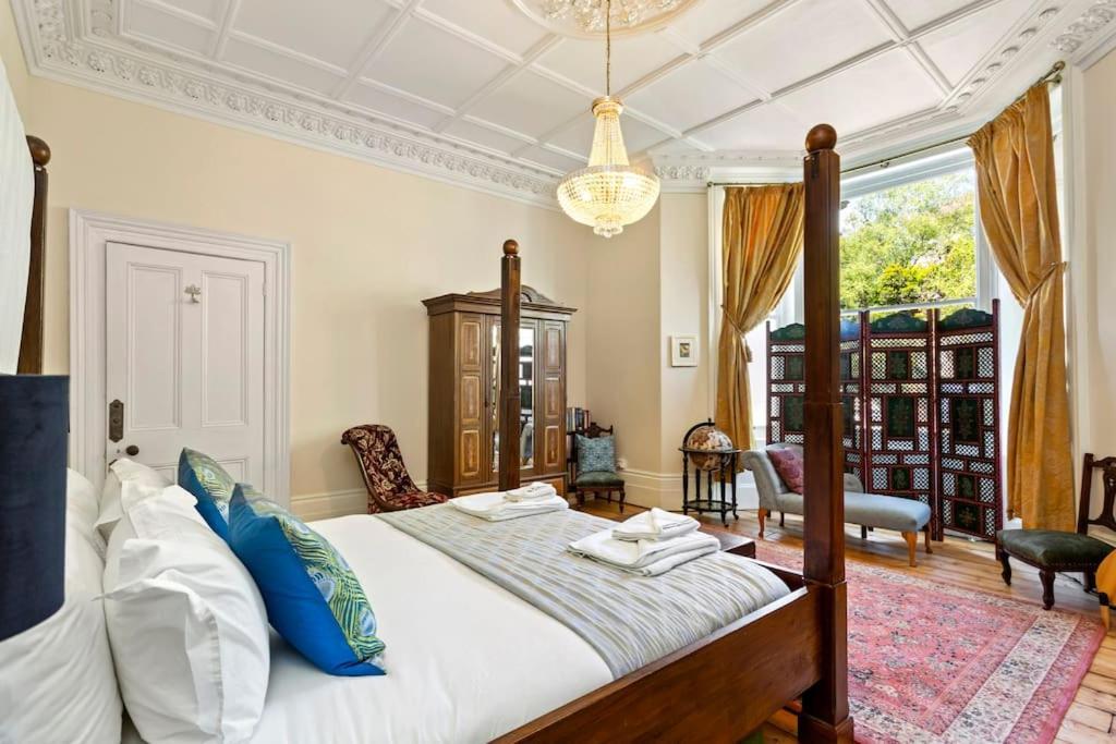 Appartamento Luxurious Victorian, A Few Minutes From The Beach - Sleeps 2 Adults And Up To 3 Children St Leonards-on-Sea Esterno foto