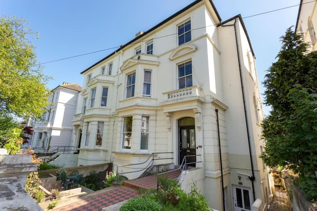 Appartamento Luxurious Victorian, A Few Minutes From The Beach - Sleeps 2 Adults And Up To 3 Children St Leonards-on-Sea Esterno foto
