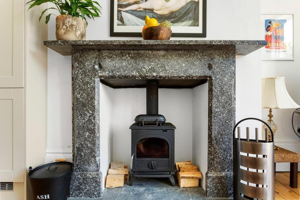 Appartamento Luxurious Victorian, A Few Minutes From The Beach - Sleeps 2 Adults And Up To 3 Children St Leonards-on-Sea Esterno foto