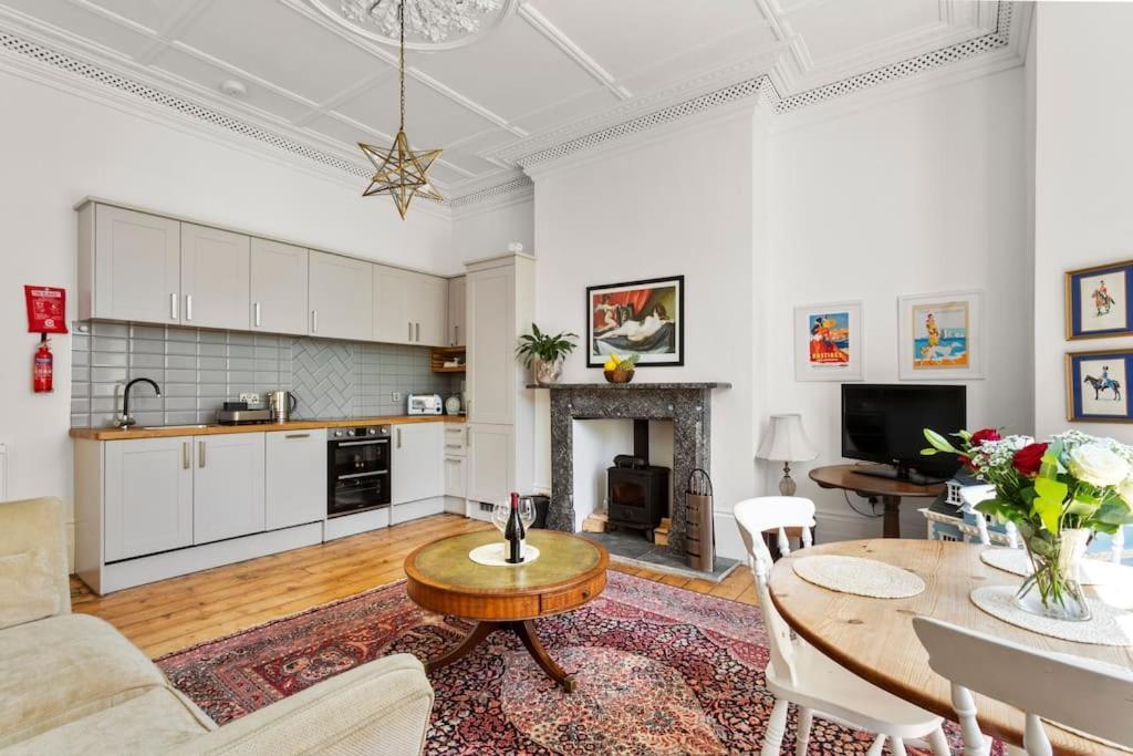 Appartamento Luxurious Victorian, A Few Minutes From The Beach - Sleeps 2 Adults And Up To 3 Children St Leonards-on-Sea Esterno foto